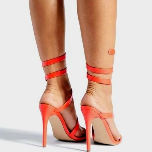 Beautiful strappy heeled sandal - Picture 2 of 3